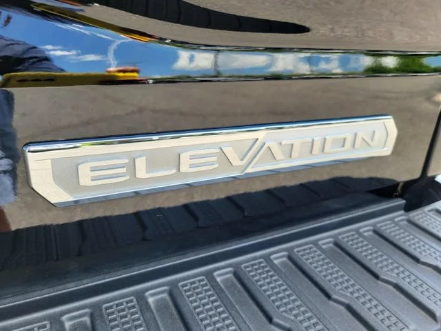 Used 2025 Onyx Black GMC Elevation image 31