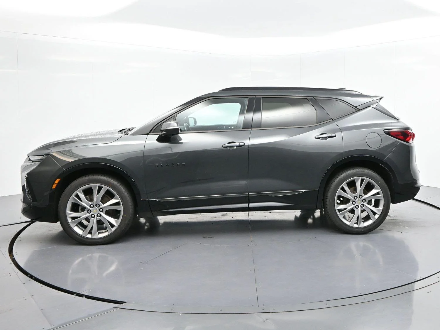 Used 2020 NIGHTFALL GRAY METALLIC Chevrolet RS image 4