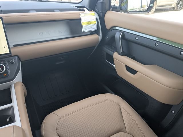 New 2026 Woolstone Green Land Rover X-Dynamic SE image 17