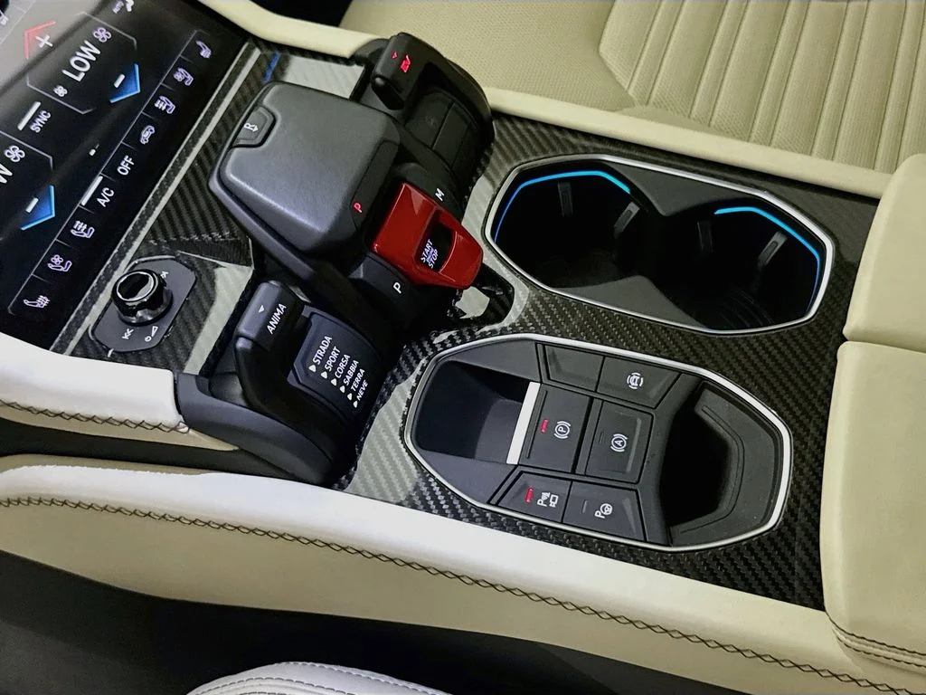 Used 2025 White Lamborghini SE image 17