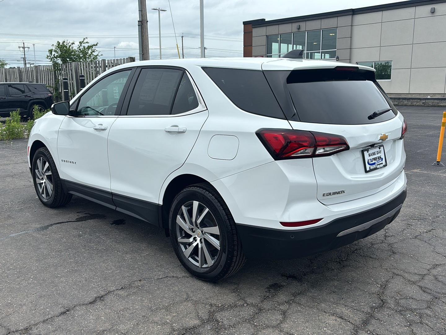 Used 2024 Summit White Chevrolet LT image 5