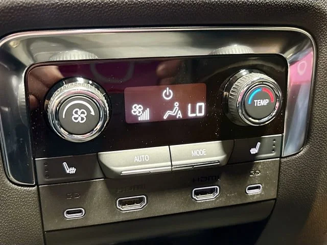 2025 Chevrolet Suburban Premier - Photo 31