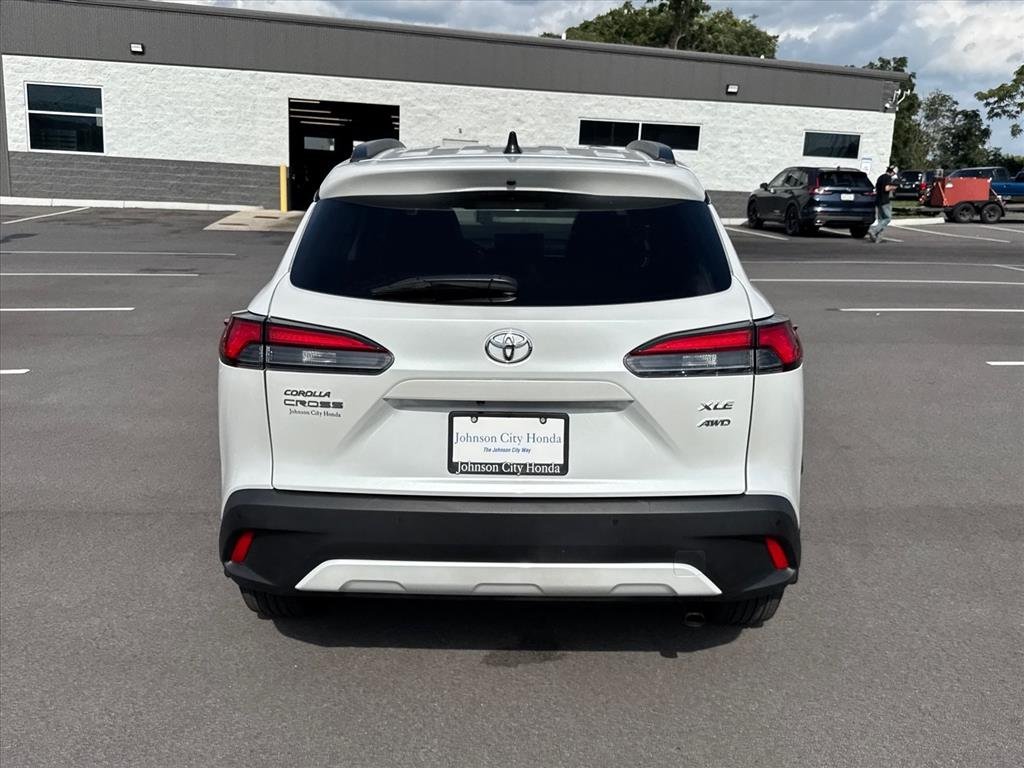 Used 2026 Wind Chill Pearl Toyota XLE image 5