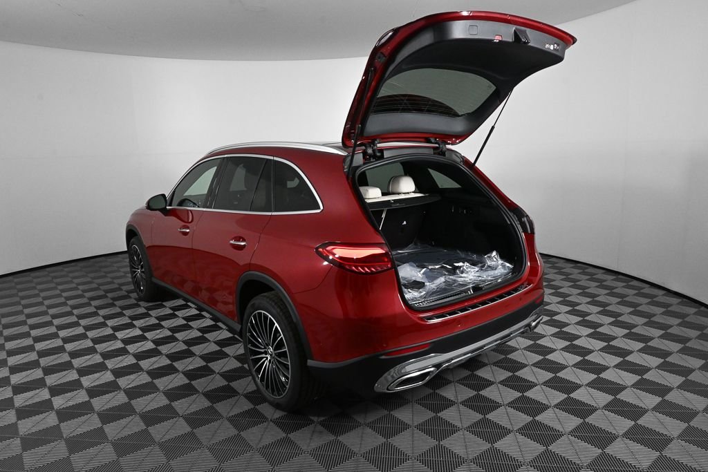 New 2026 MANUFAKTUR Patagonia Red Metallic Mercedes-Benz GLC 300 image 31