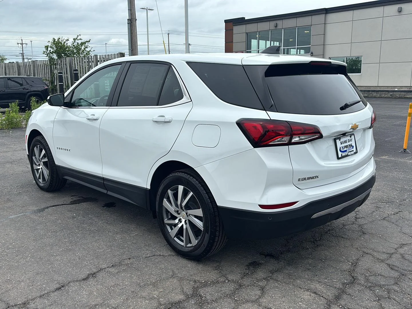 Used 2024 Summit White Chevrolet LT image 5