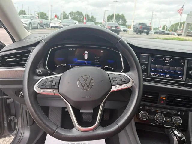 Used 2024 Gray Volkswagen 1.5T SE image 30