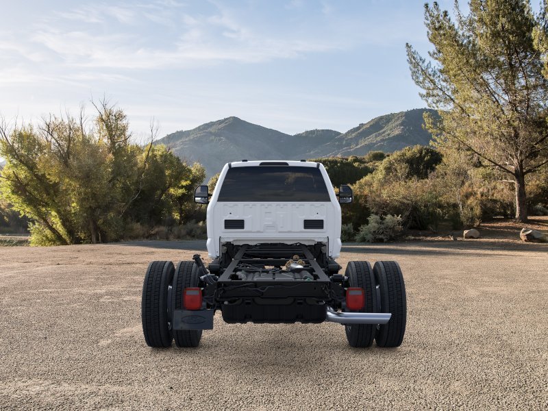 2025 Ford F-550 Super Duty Chassis Cab XLT - Photo 27