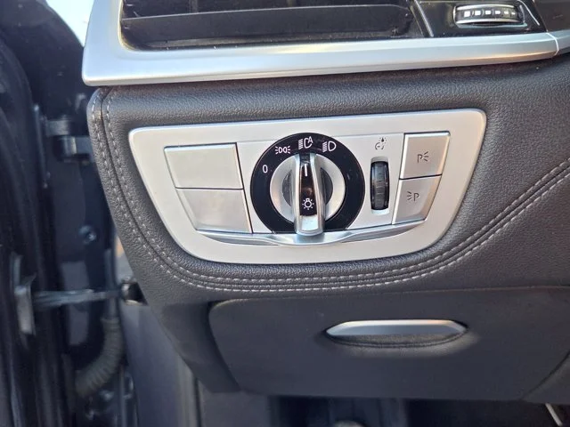 Used 2020 Gray BMW 740i image 27