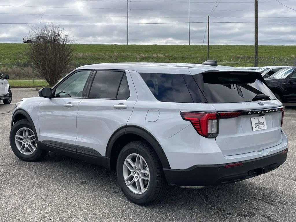 New 2026 Space White Metallic Ford Active 100A image 5