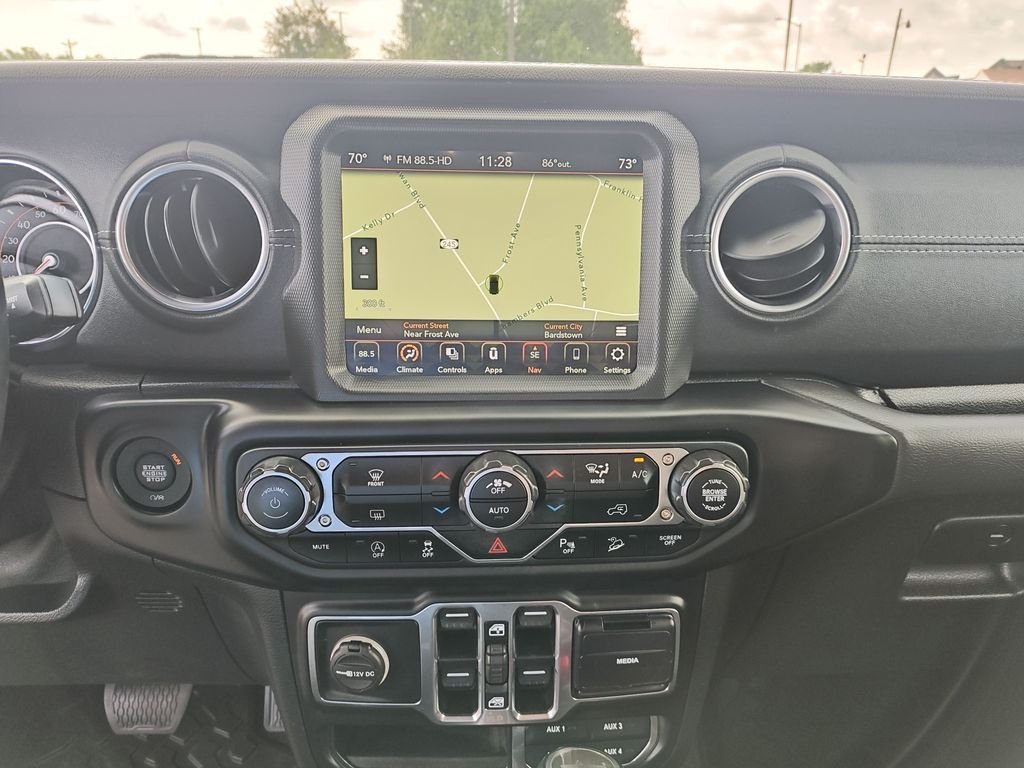 Used 2021 Silver Jeep Unlimited Sahara image 21