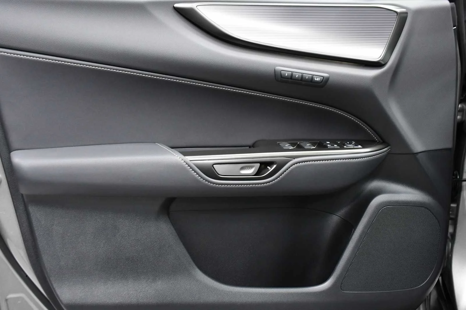 2026 Lexus NX PHEV 450h+ - Photo 14