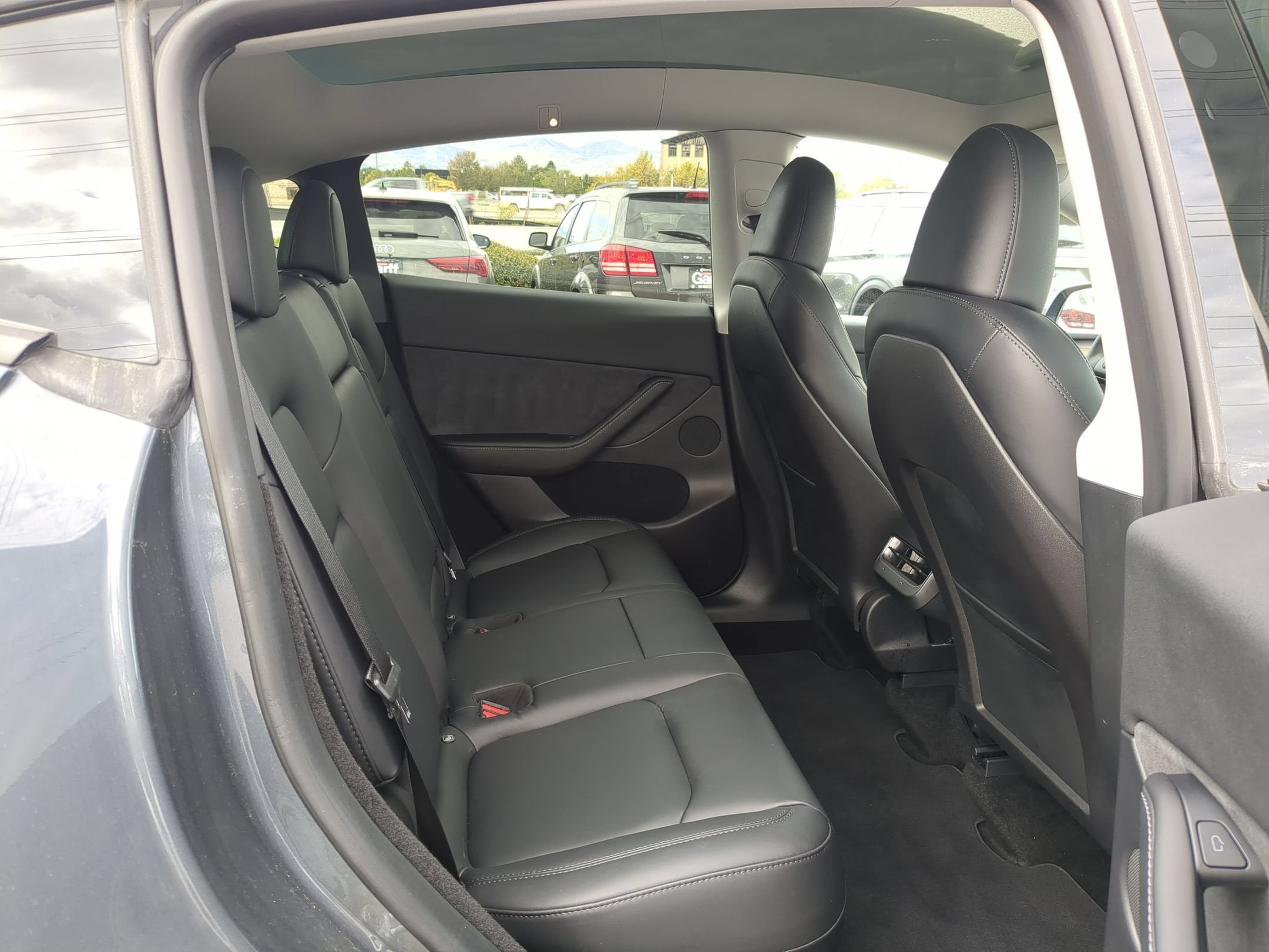 Used 2023  Tesla Long Range image 30