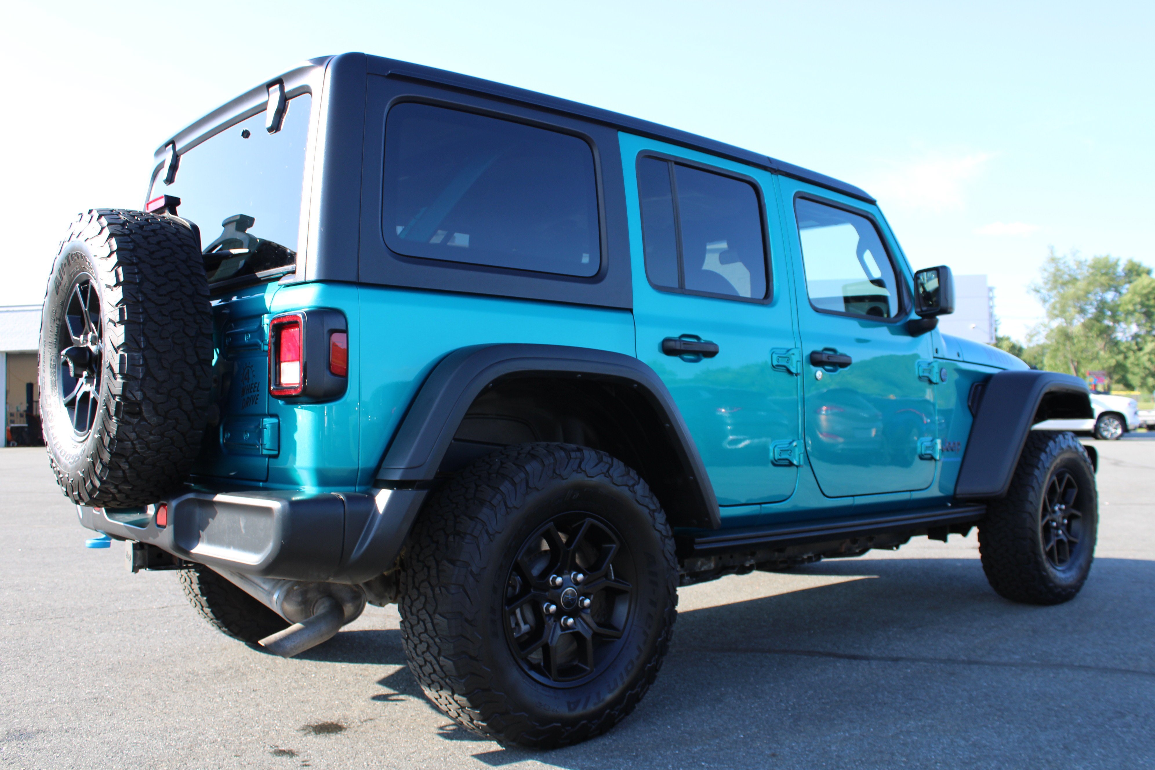 Used 2024 Bikini Pearl Coat Jeep Willys image 14