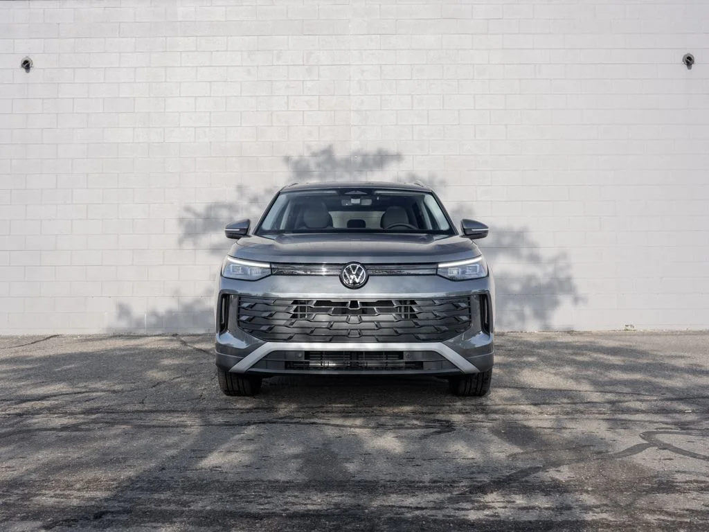 New 2026 Platinum Gray Metallic Volkswagen 2.0T SE image 2