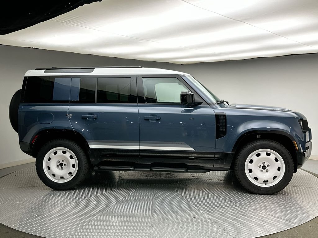 New 2026 Tasman Blue Metallic Land Rover S image 4