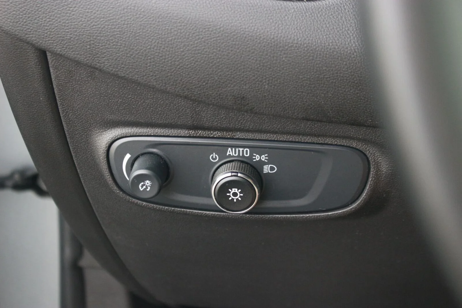 Used 2024 Sterling Gray Metallic Chevrolet LT image 33