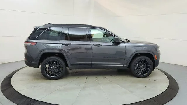 New 2026 Baltic Gray Metallic Clear-Coat Exterior Paint Jeep Summit image 11