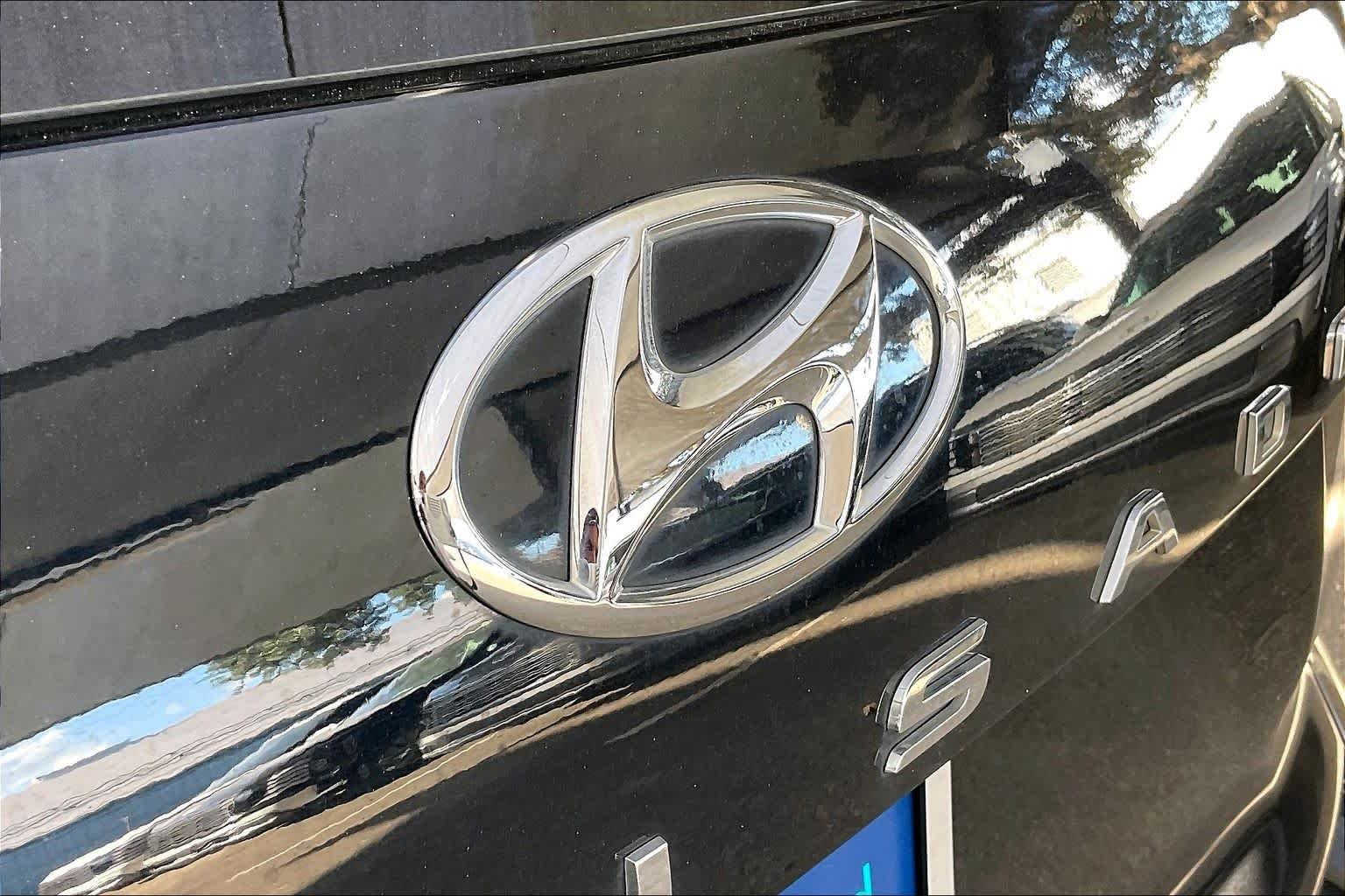Used 2024 Moonlight Cloud Hyundai SEL 8P image 31
