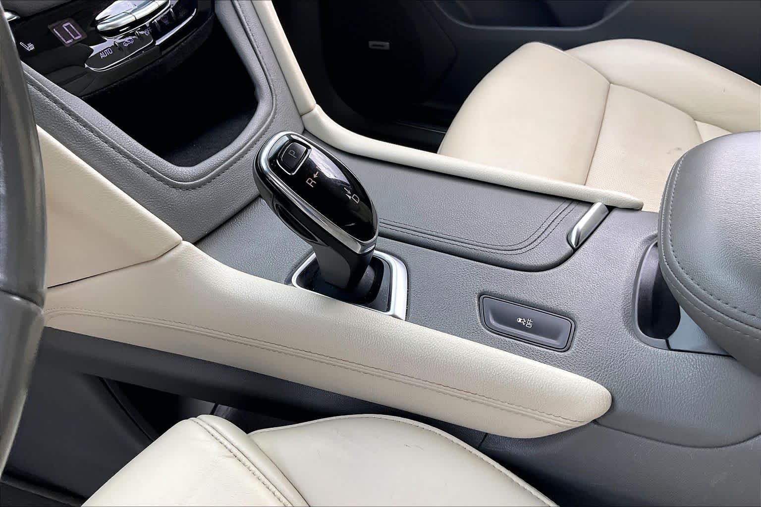 Used 2019 Harbor Blue Metallic Cadillac Luxury FWD image 14