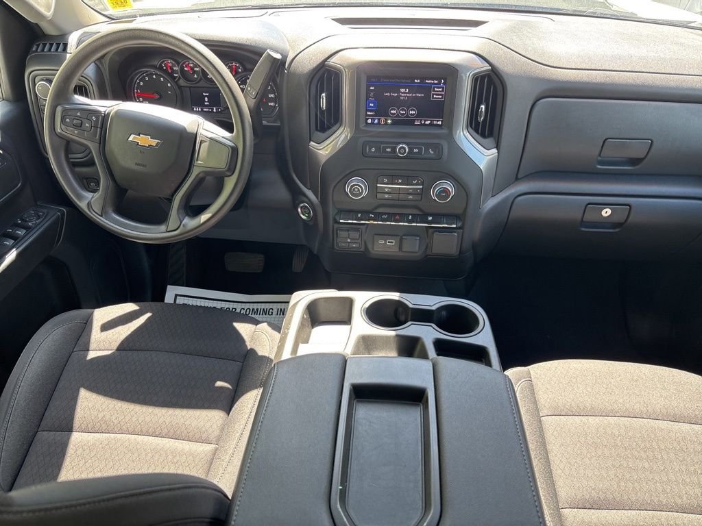 Used 2024 White Chevrolet Custom image 19