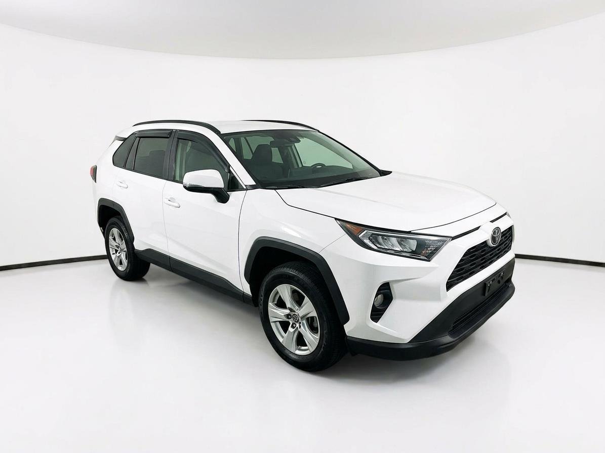 Used 2020 Super White Toyota XLE image 4