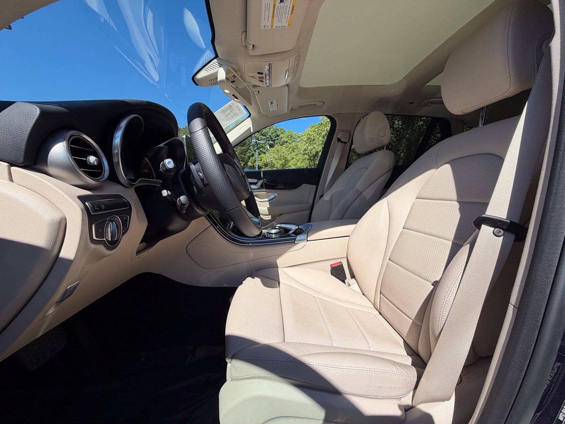 Used 2018  Mercedes-Benz GLC 300 image 8