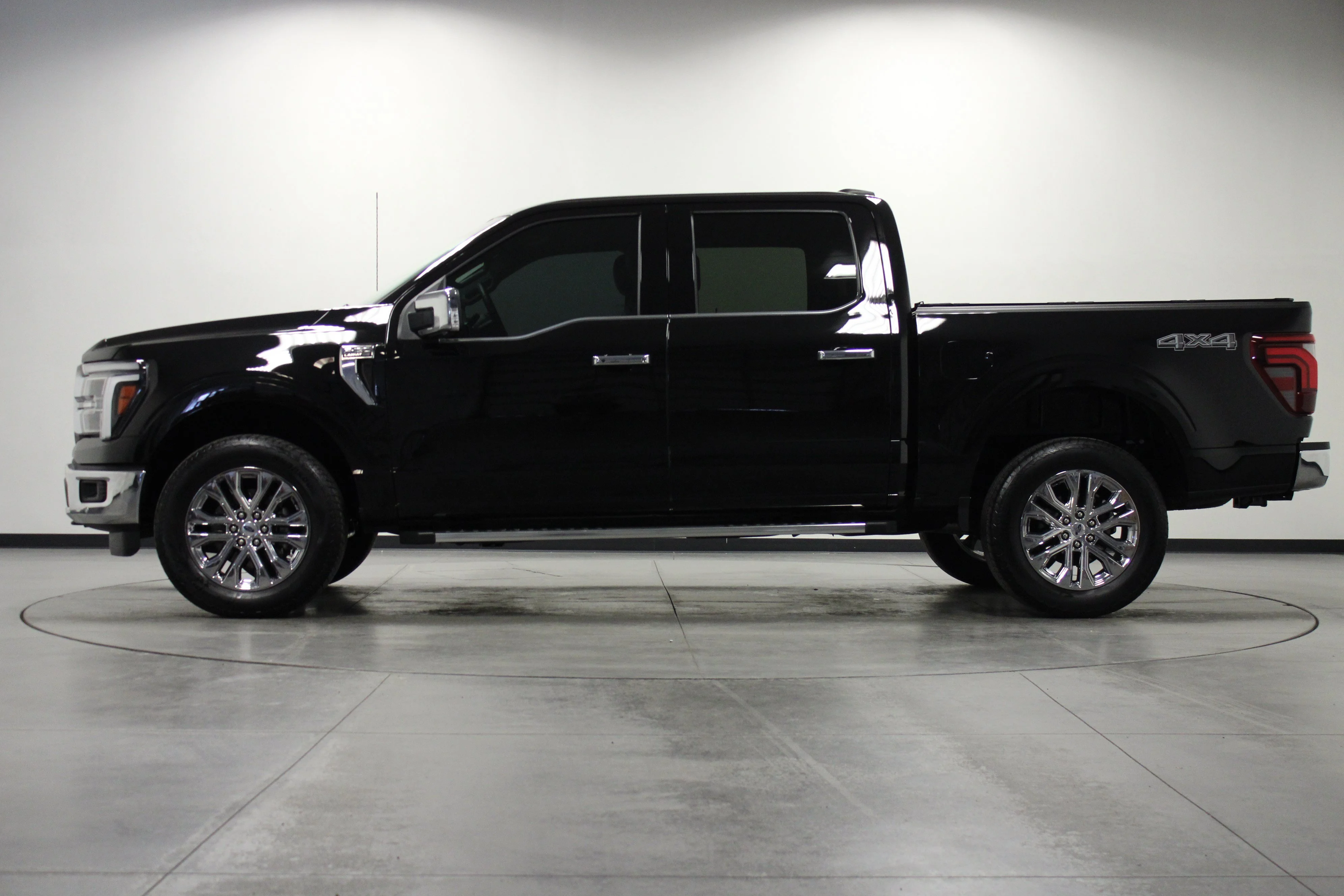 Used 2025 Agate Black Metallic Ford LARIAT image 7
