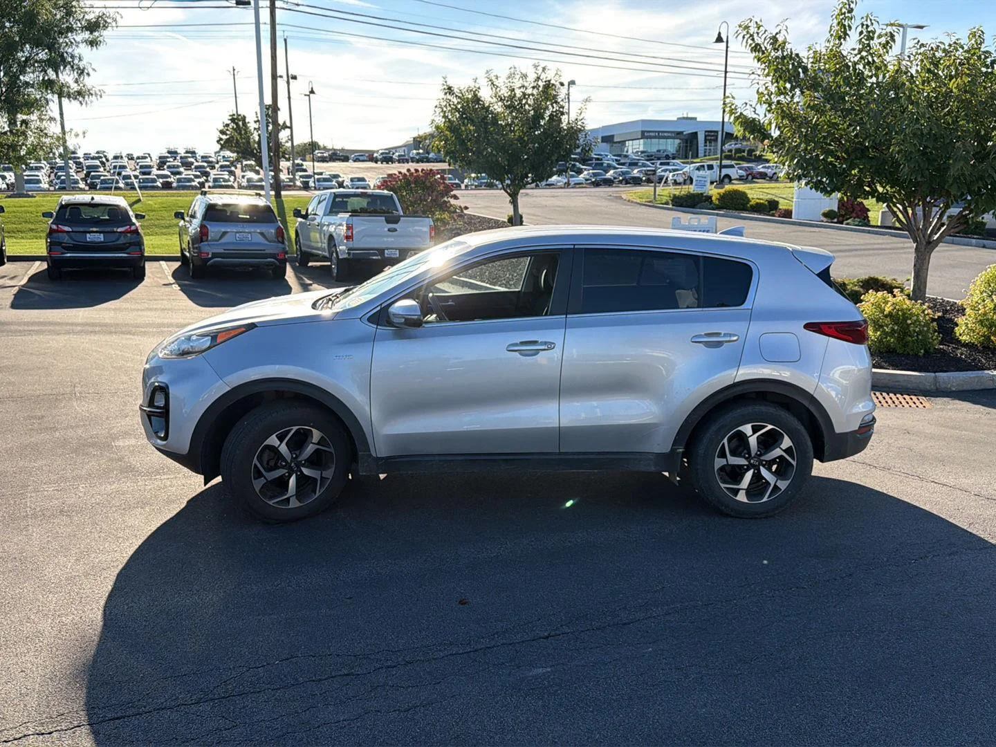 Used 2021 Sparkling Silver Kia LX image 4