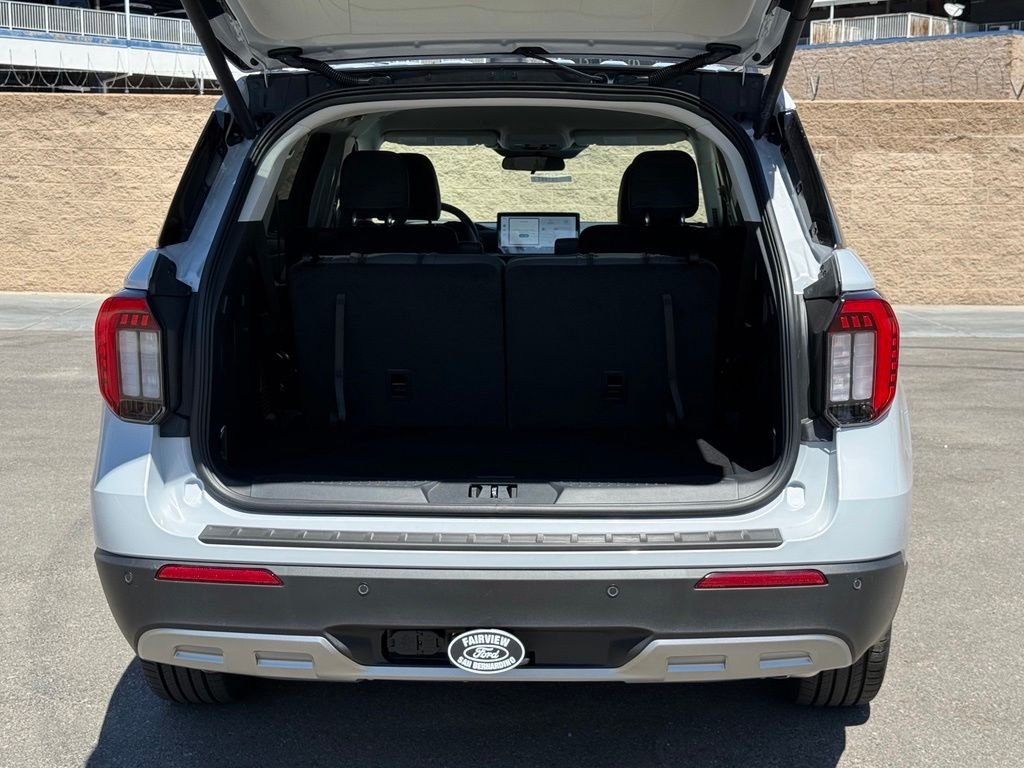 New 2026 Space White Metallic Ford Active image 15