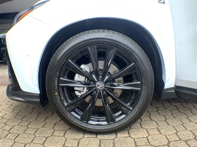 2026 Lexus NX PHEV 450h+ - Photo 10