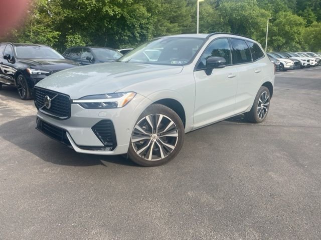 2024 Volvo XC60 B5 Plus Dark Theme AWD's photo