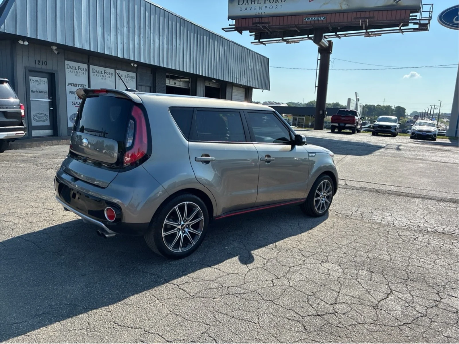 Used 2018 Gray Kia ! image 5