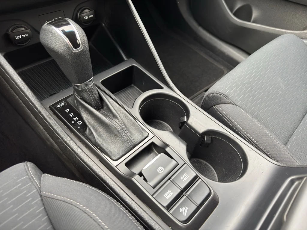 Used 2019 Black Noir Pearl Hyundai SE image 18