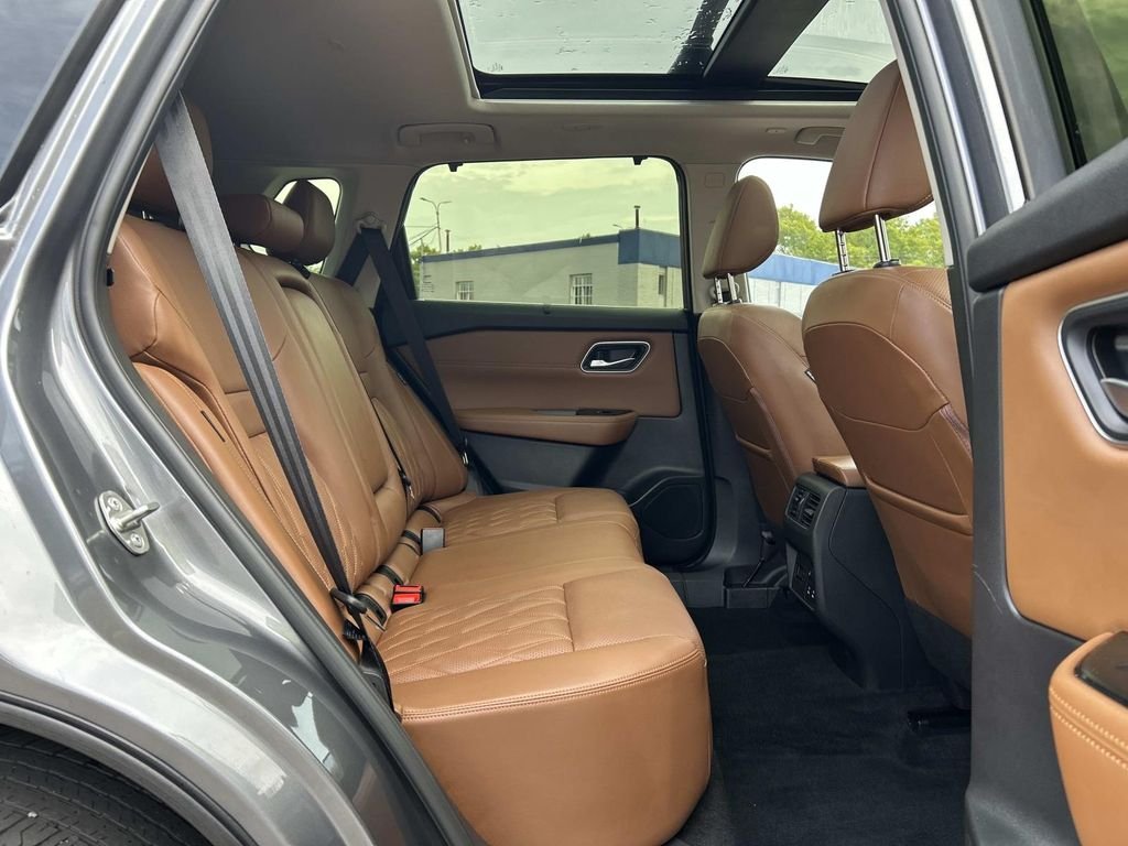 Used 2026 Gray Nissan Platinum image 17