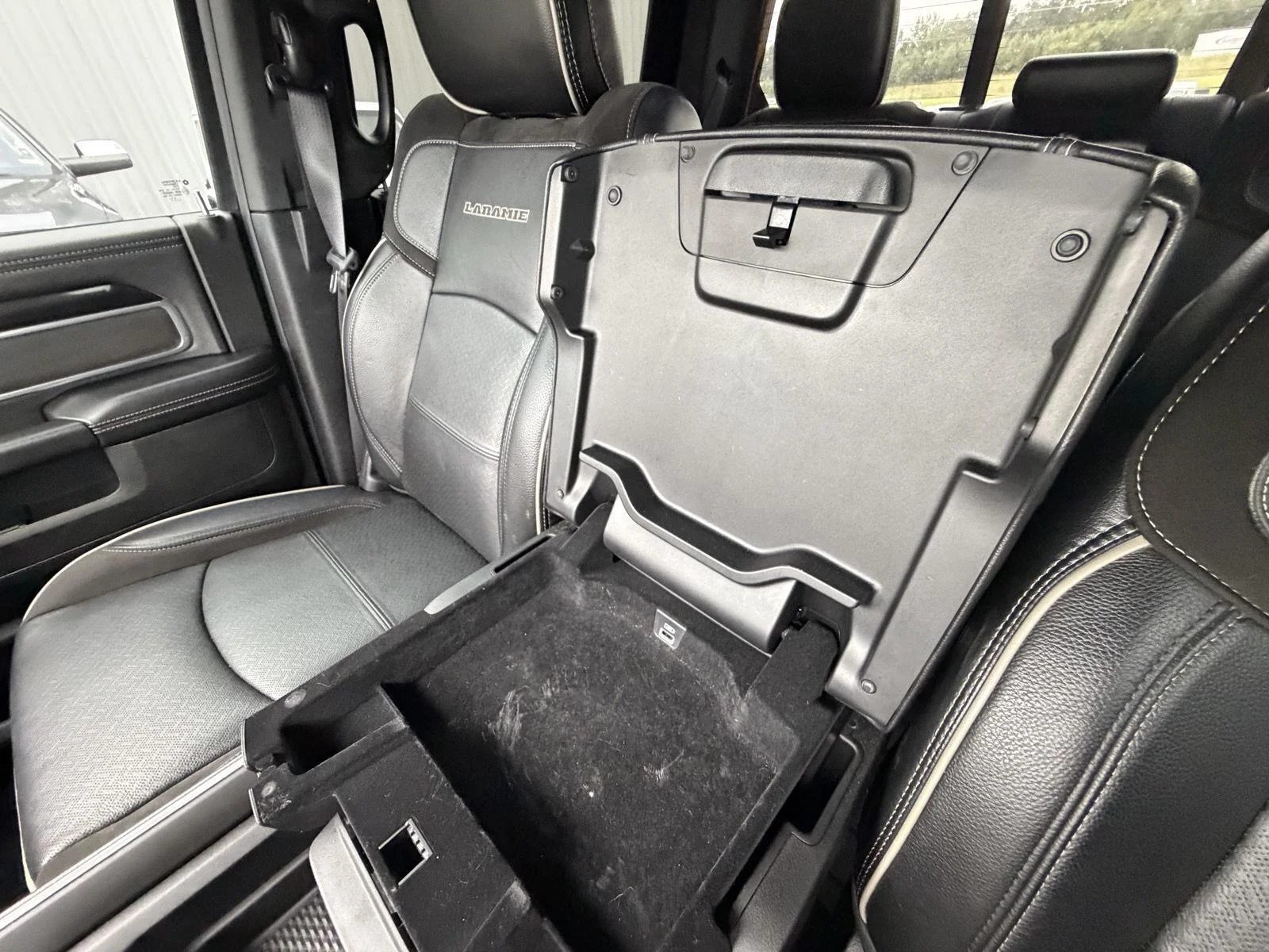 Used 2022 Diamond Black Crystal Pearlcoat Ram Laramie image 14