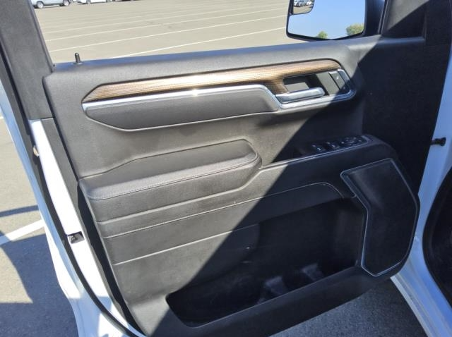 Used 2023 White Chevrolet RST image 9