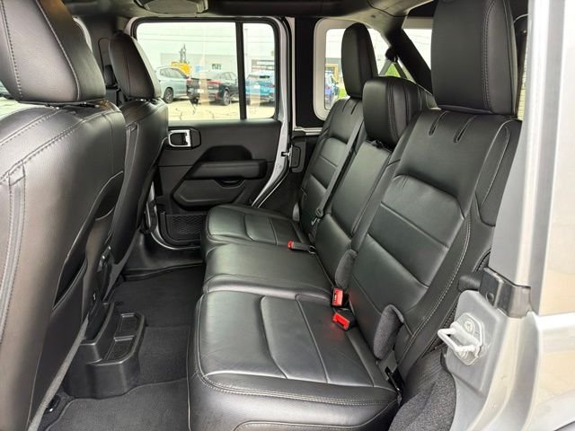 Used 2021 Billet Silver Metallic Clearcoat Jeep Unlimited Sahara Altitude image 21