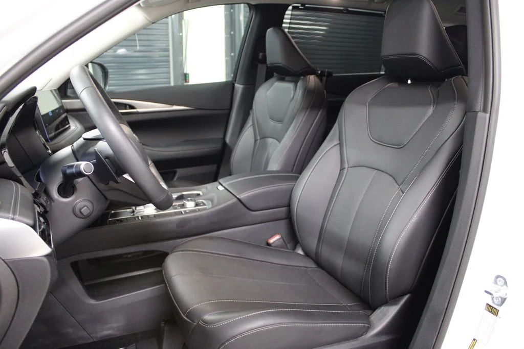 Certified Used 2026 White INFINITI LUXE image 5
