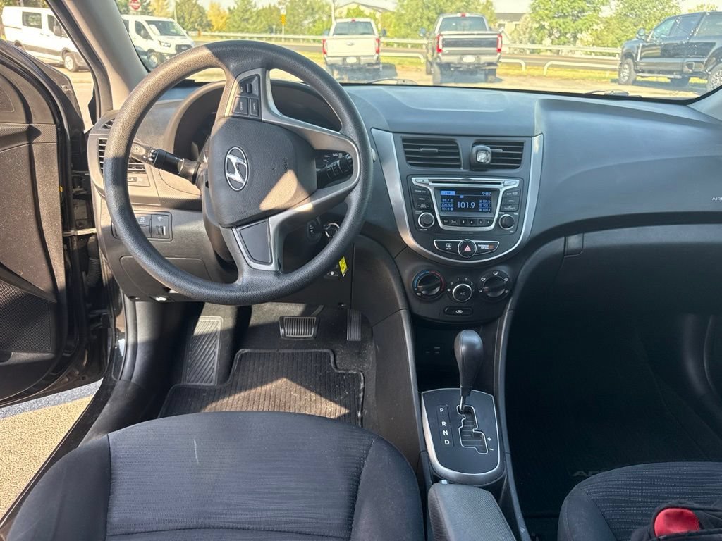 Used 2016 Ultra Black Pearl Hyundai SE image 22