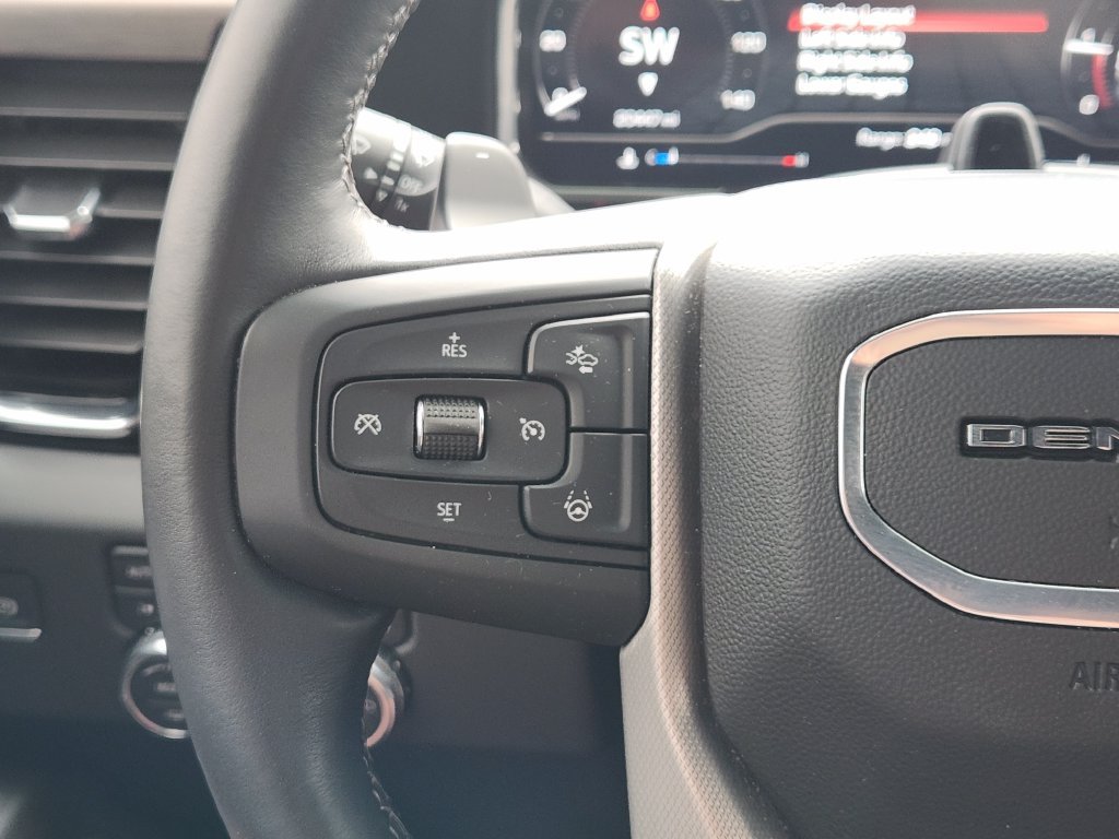 Used 2025 White GMC Denali image 28
