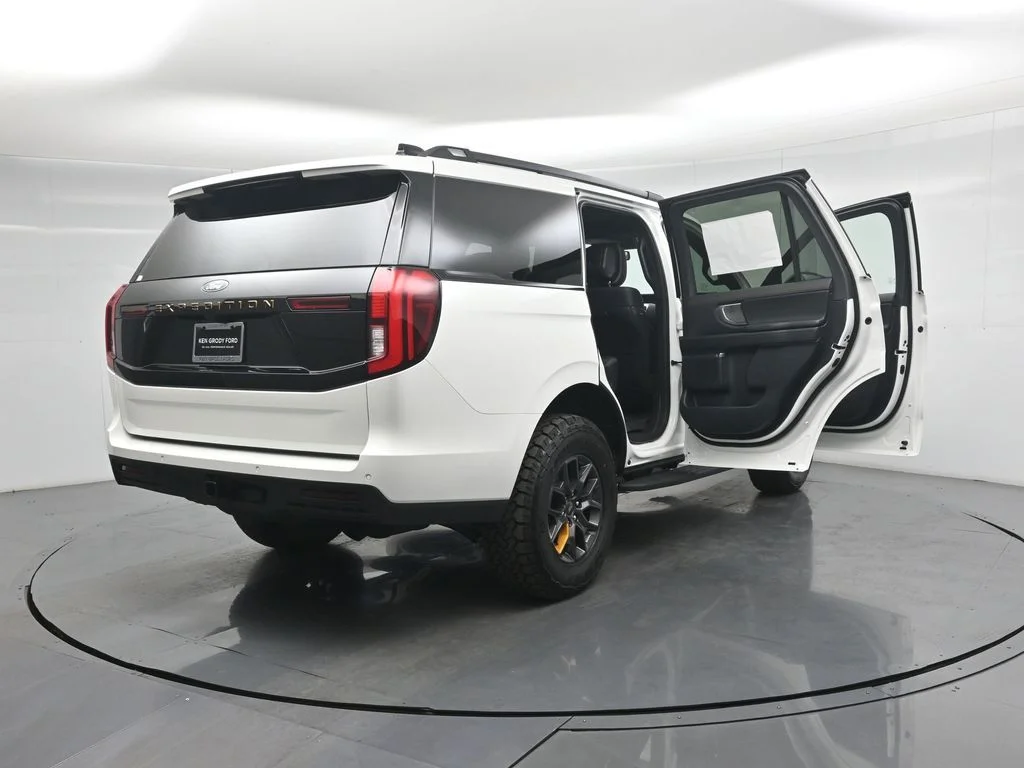 New 2026 Star White Metallic Tri-Coat Ford Tremor image 5