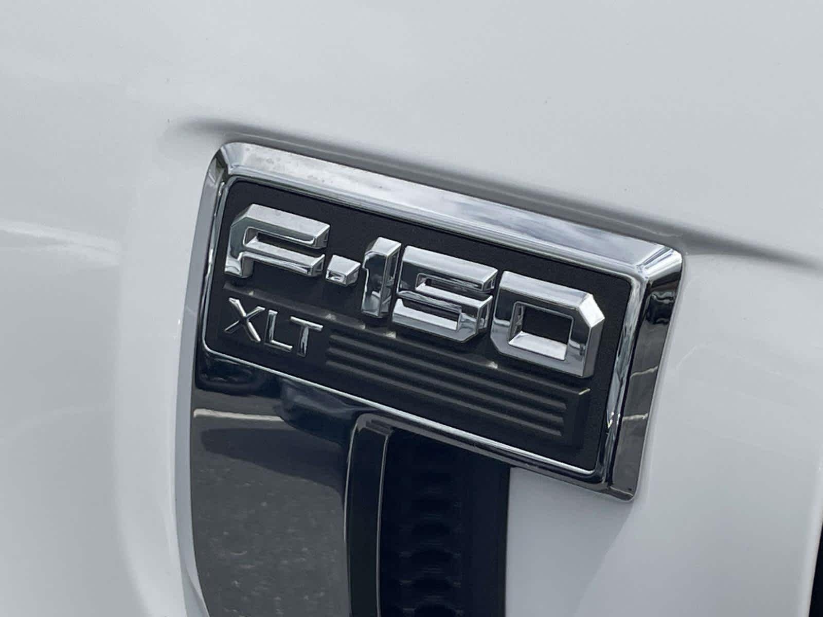 Used 2021 Oxford White/Carbonized Gray Ford XLT image 13