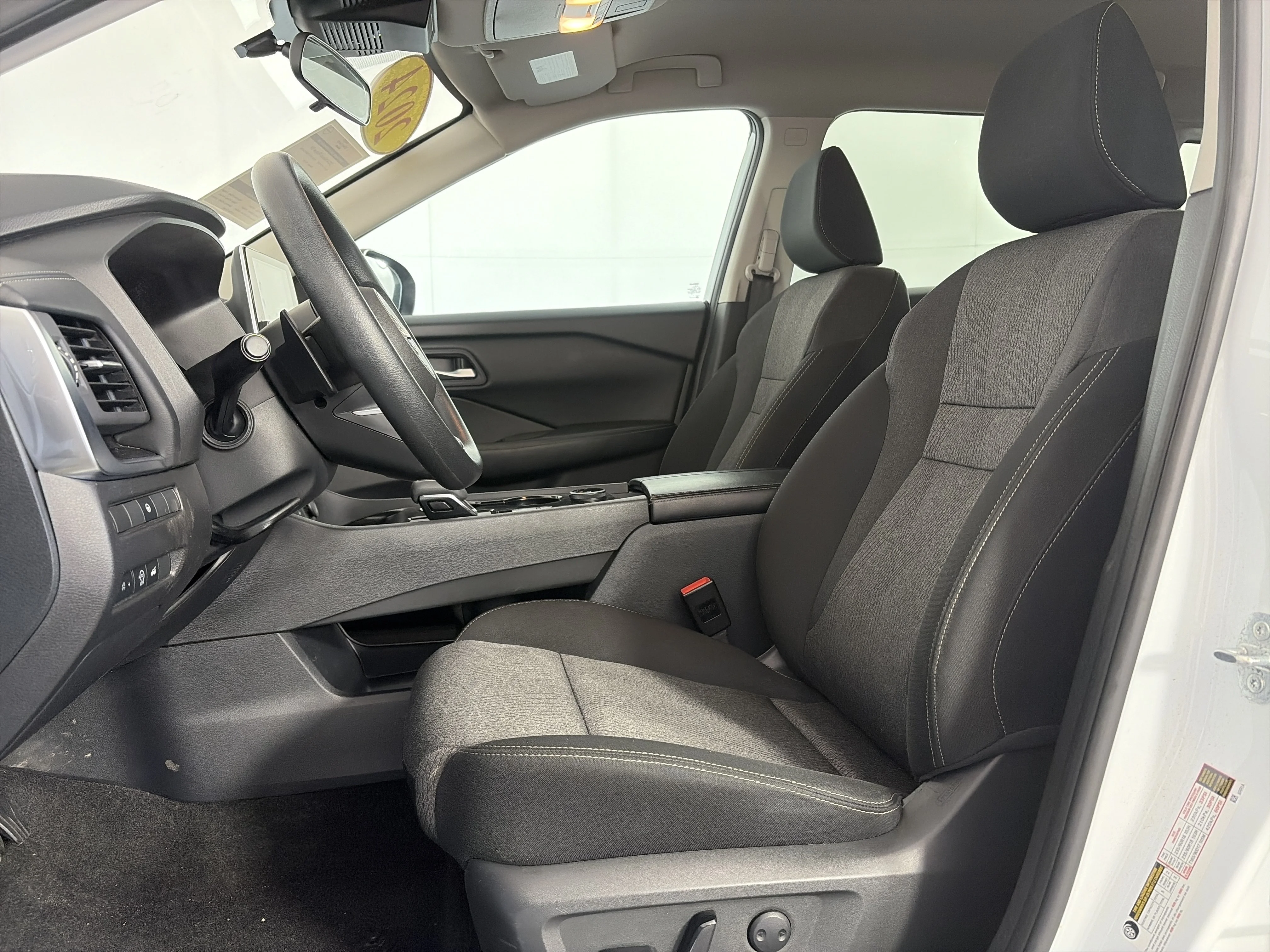 Used 2024 Everest White Pearl Nissan SV image 7