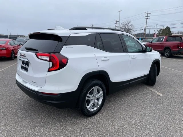 Used 2022 Summit White GMC SLE image 7