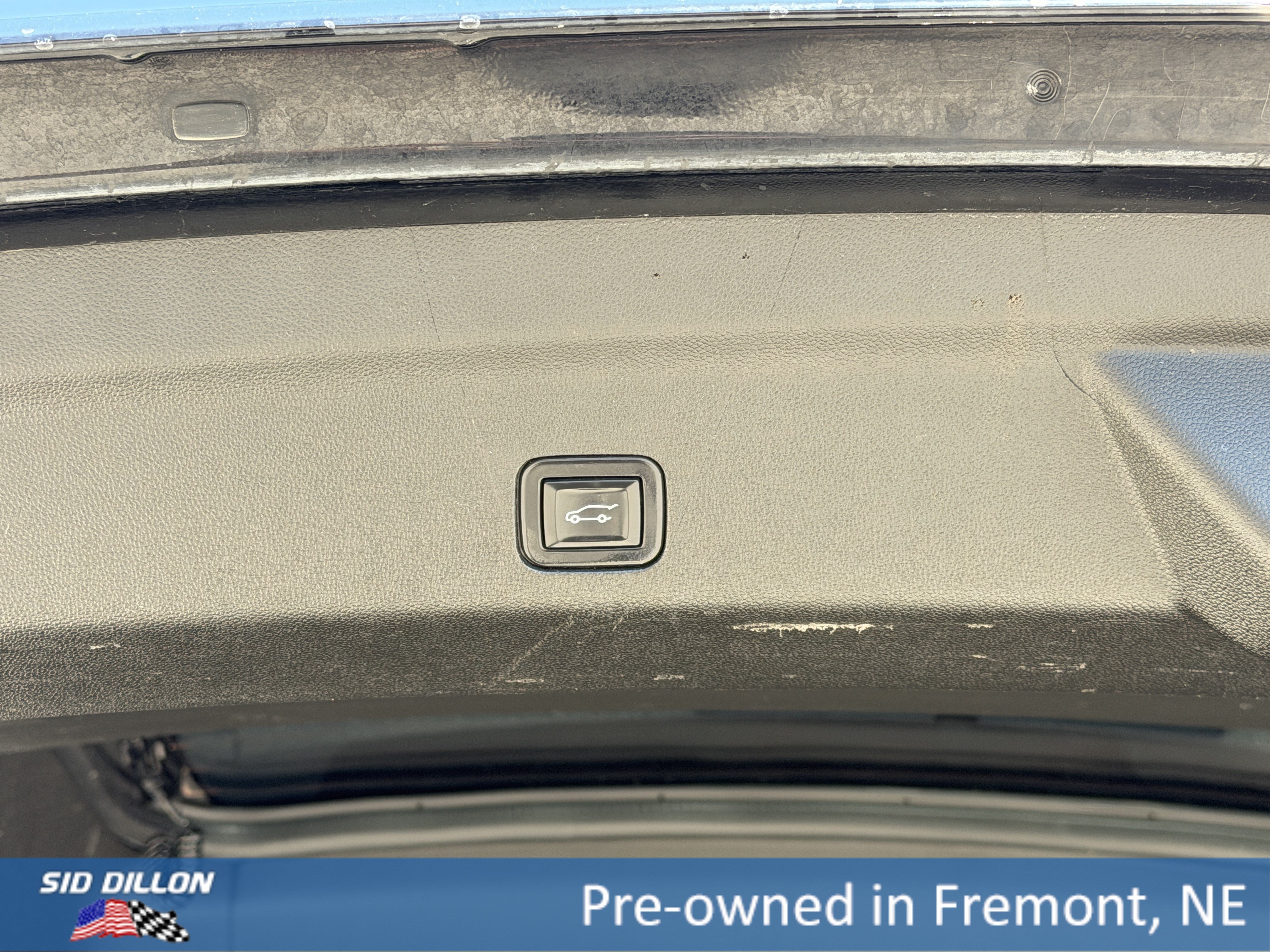 Used 2022 Black Chevrolet Z71 image 7