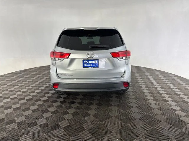 Used 2018 Silver Toyota LE image 7