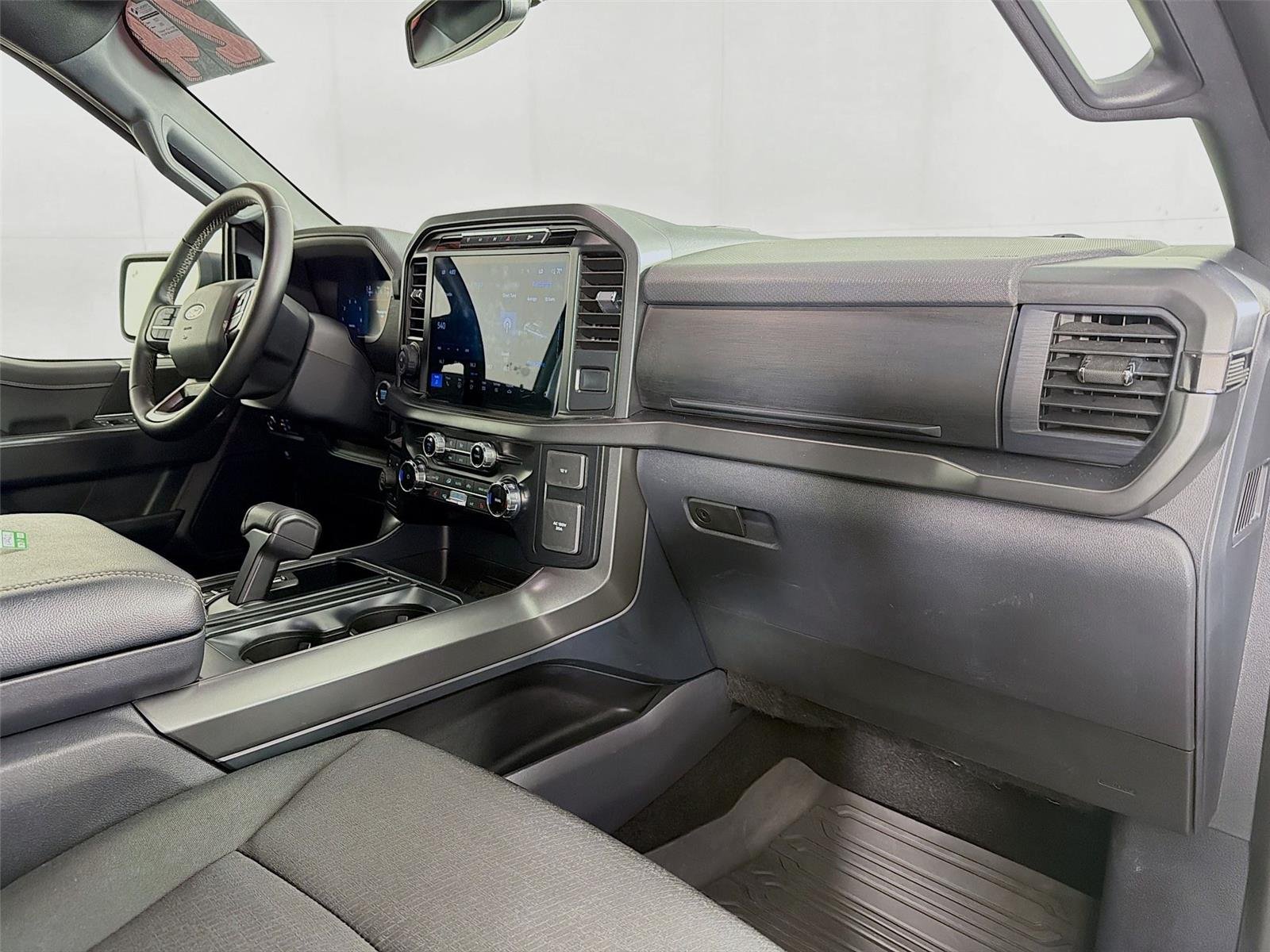 Used 2024 Iconic Silver Ford XLT image 27