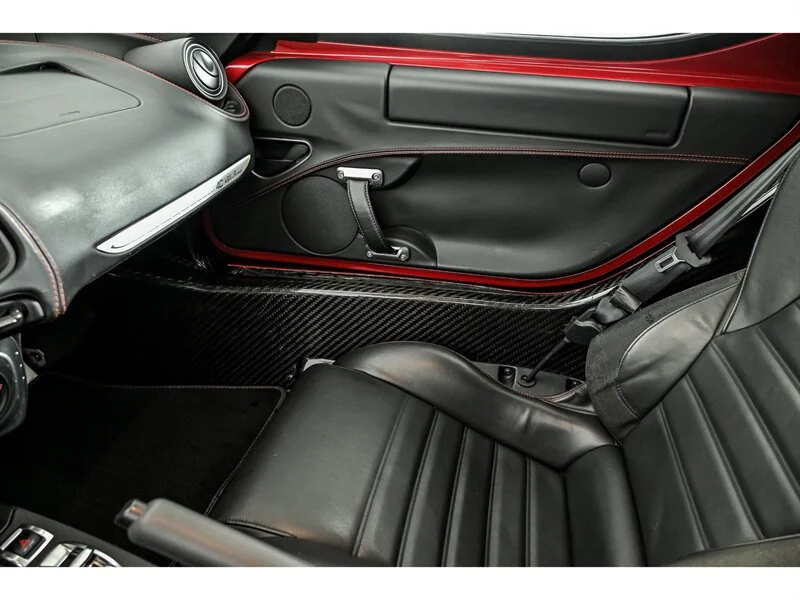 Used 2015 RED Alfa Romeo  image 25