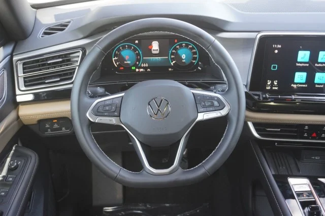 New 2026 Avocado Green Pearl Volkswagen 2.0T SE w/Technology image 23