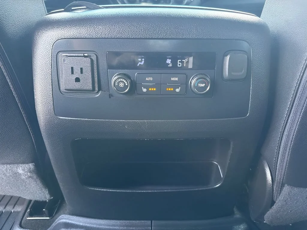 Used 2018 PEPPERDUST METALLIC Chevrolet Premier image 15